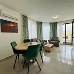 Horizon 6 'a' Apartment
