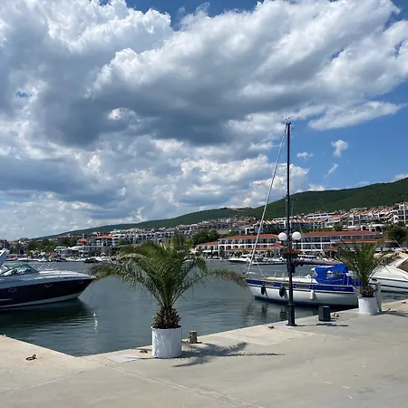 Horizon 6 'a' Apartment *